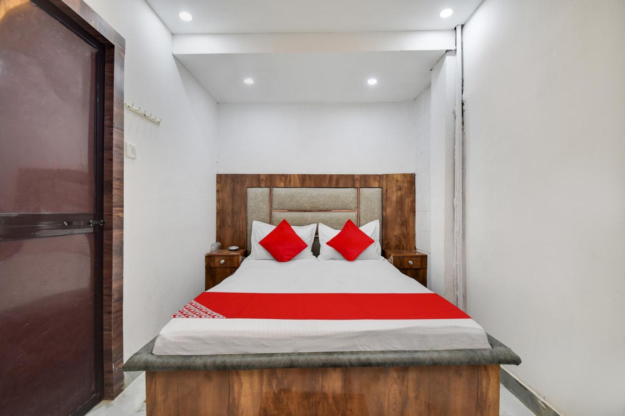Hotel O Golden King Guest House Yeni Delhi Dış mekan fotoğraf