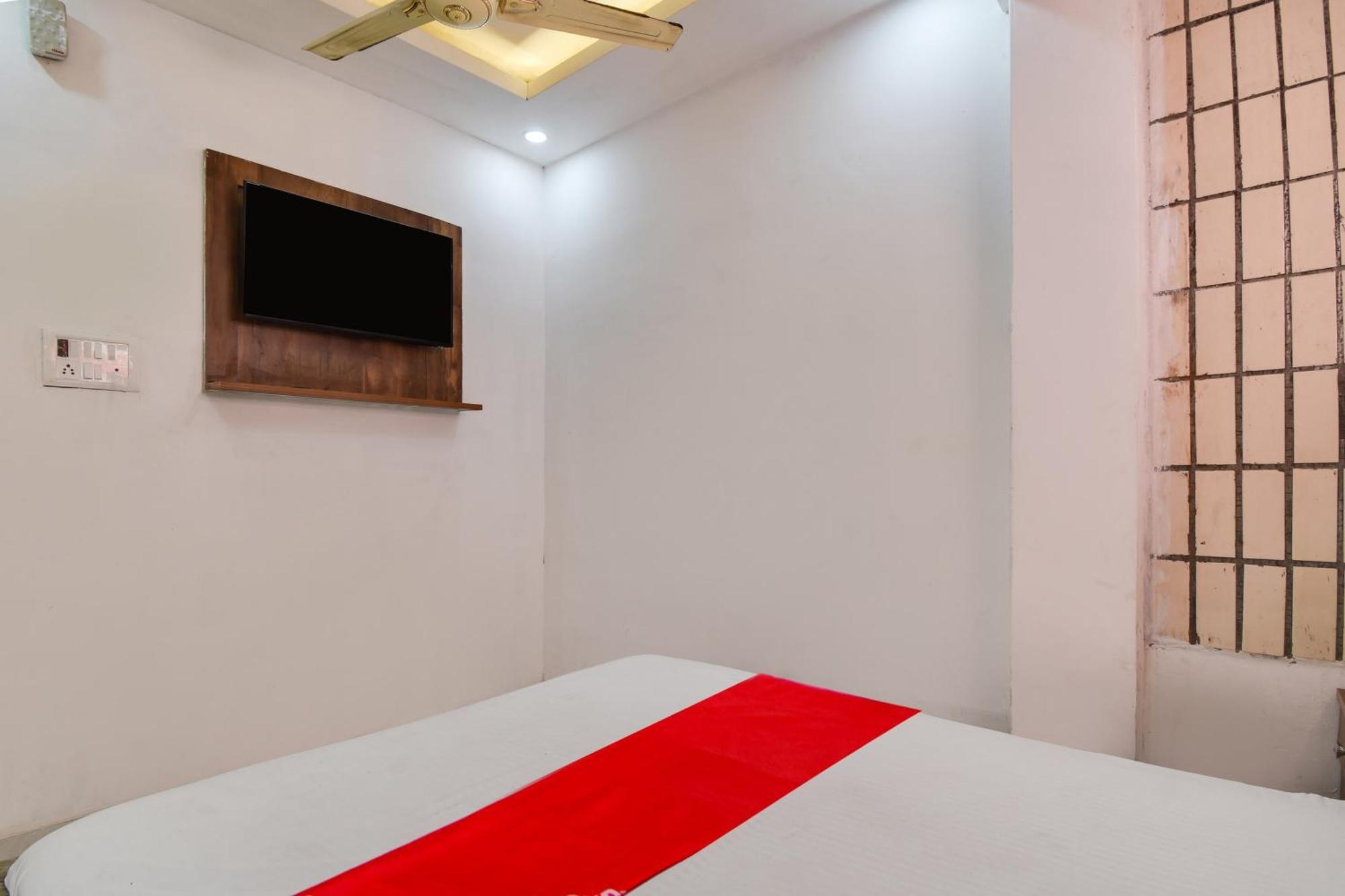 Hotel O Golden King Guest House Yeni Delhi Dış mekan fotoğraf