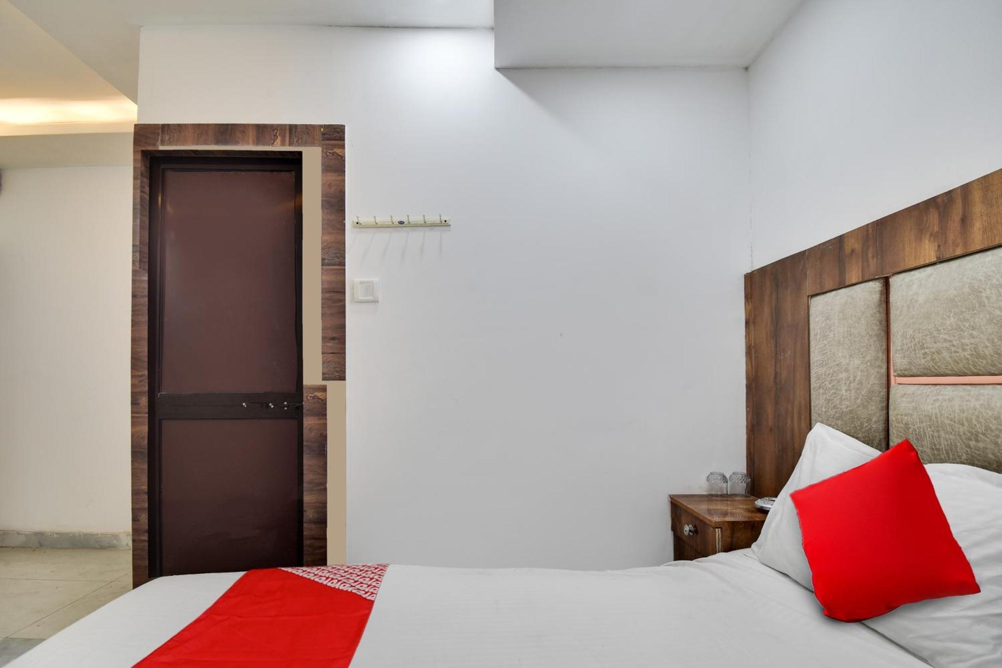 Hotel O Golden King Guest House Yeni Delhi Dış mekan fotoğraf