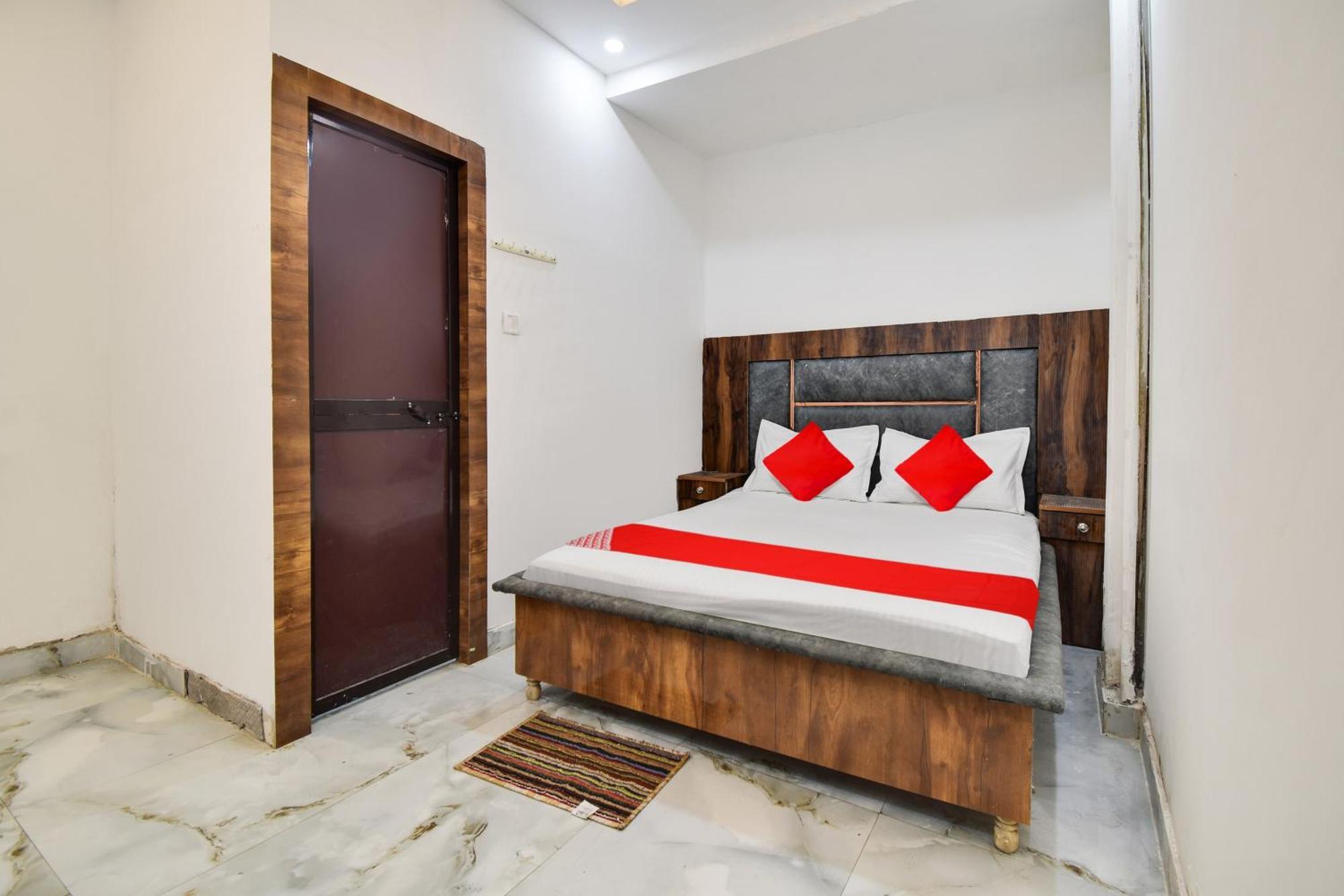 Hotel O Golden King Guest House Yeni Delhi Dış mekan fotoğraf