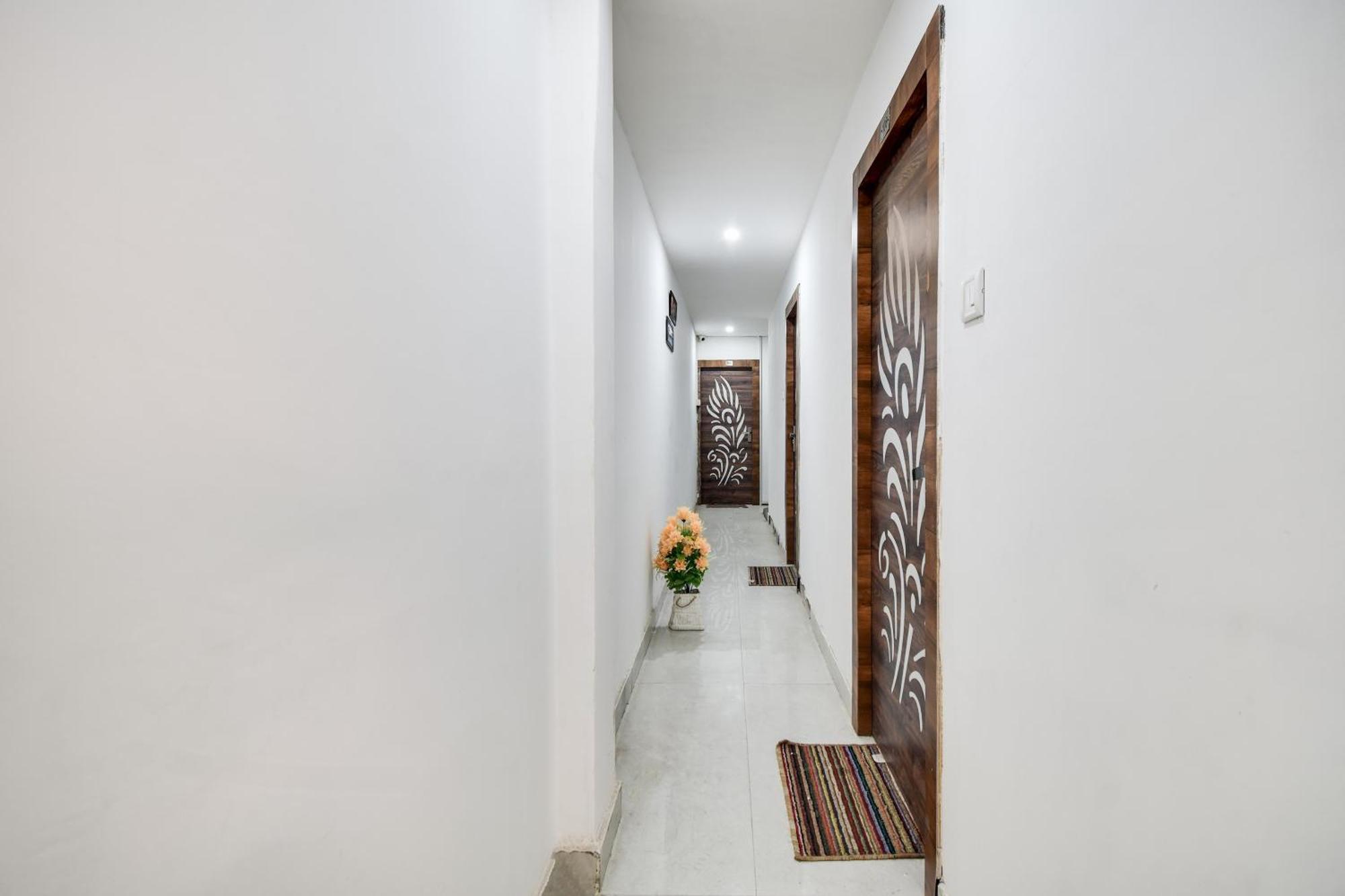 Hotel O Golden King Guest House Yeni Delhi Dış mekan fotoğraf